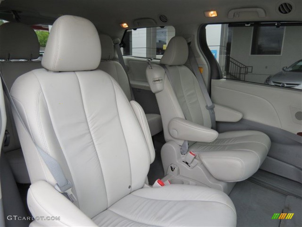 2011 Sienna XLE - South Pacific Blue Pearl / Bisque photo #15