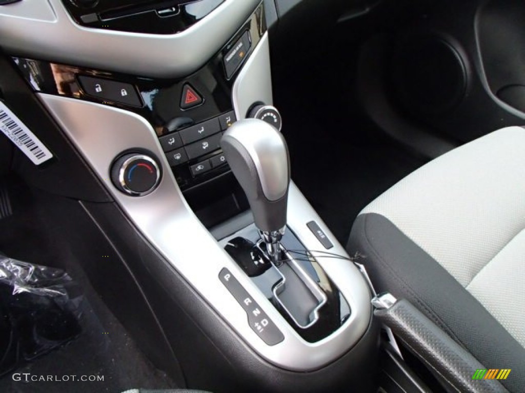 2014 Cruze LS - Red Hot / Jet Black/Medium Titanium photo #17