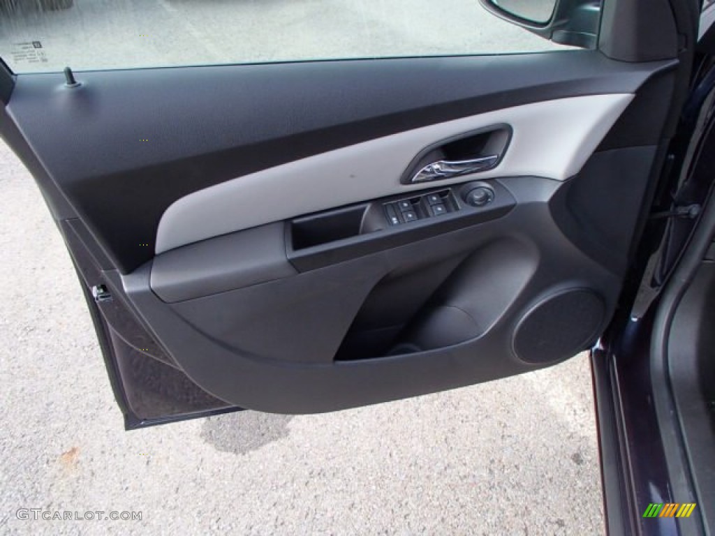 2014 Cruze LS - Blue Ray Metallic / Jet Black/Medium Titanium photo #11