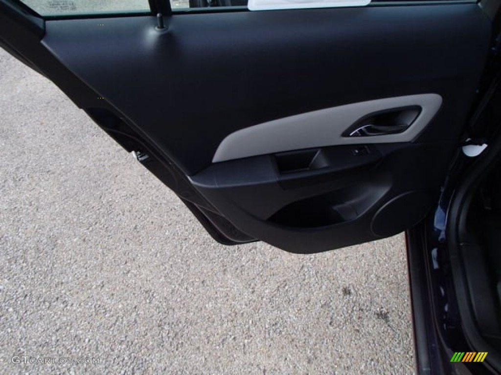 2014 Cruze LS - Blue Ray Metallic / Jet Black/Medium Titanium photo #13