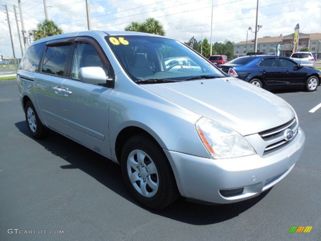 2006 Sedona LX - Silver / Gray photo #12