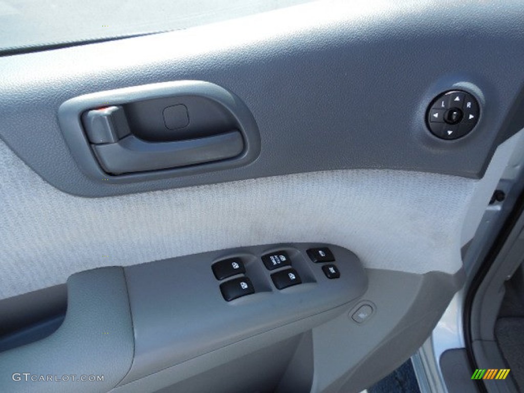 2006 Sedona LX - Silver / Gray photo #19