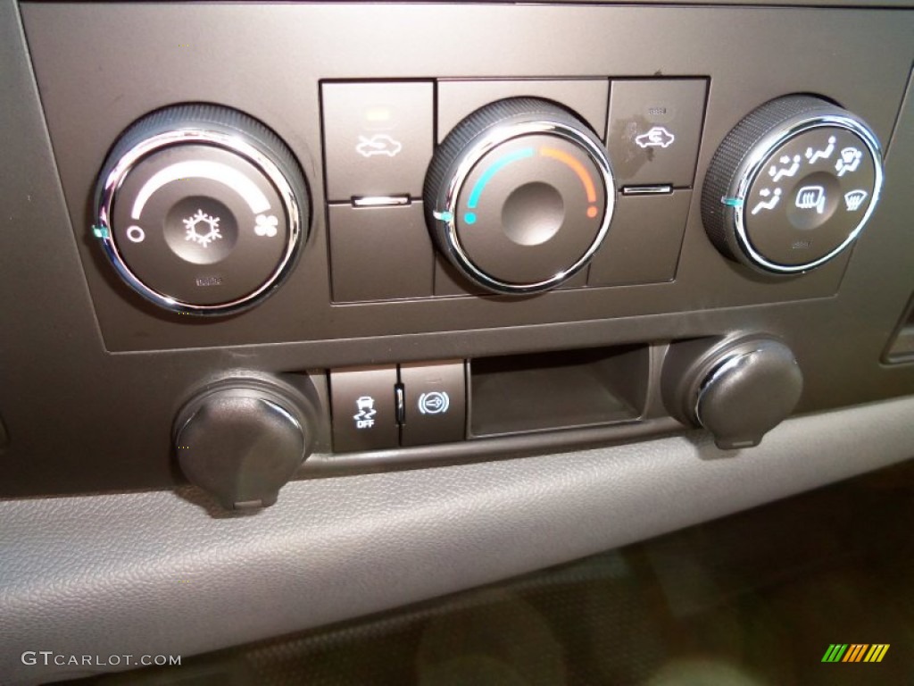 2014 Chevrolet Silverado 2500HD WT Crew Cab 4x4 Controls Photos
