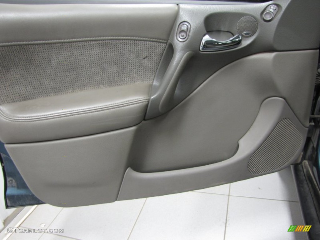 2002 Saturn L Series L200 Sedan Gray Door Panel Photo #85960089