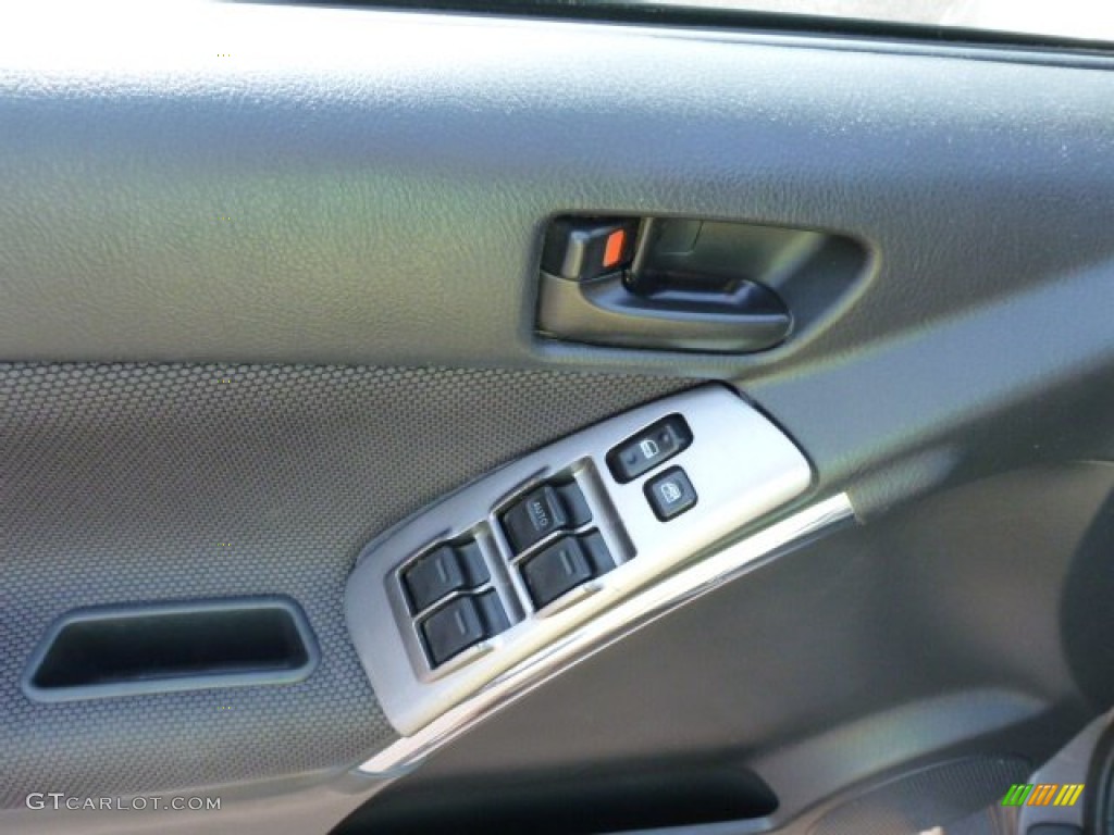2004 Vibe AWD - Shadow Gray / Slate photo #15