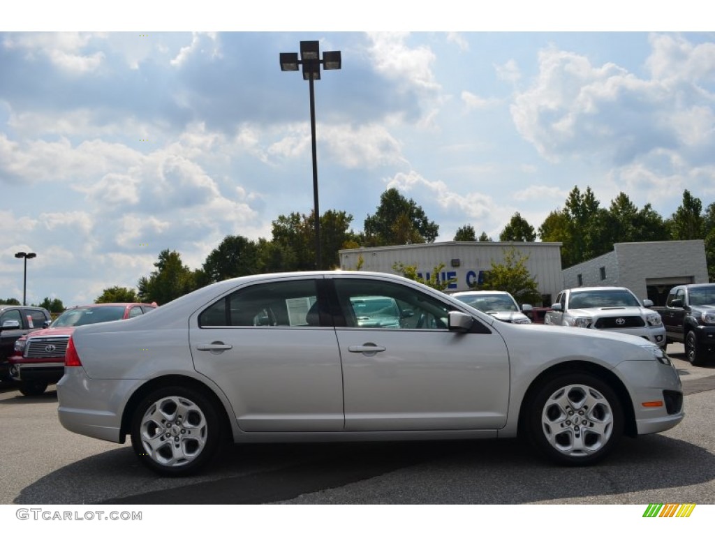 2010 Fusion SE V6 - Brilliant Silver Metallic / Charcoal Black photo #2