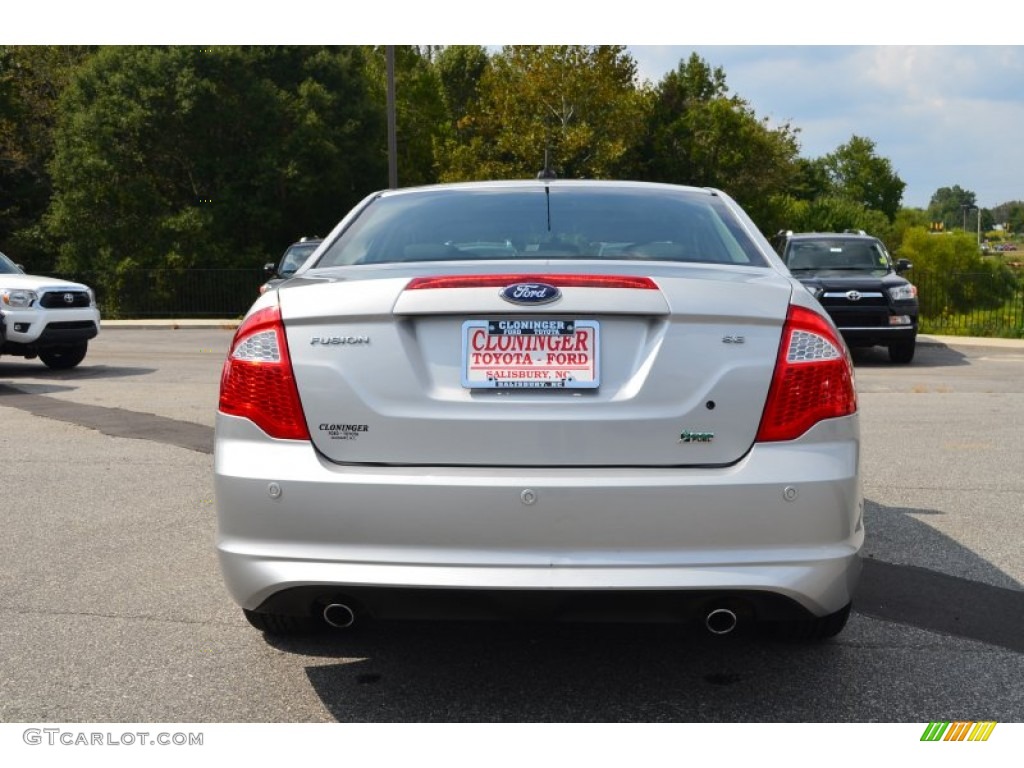 2010 Fusion SE V6 - Brilliant Silver Metallic / Charcoal Black photo #4