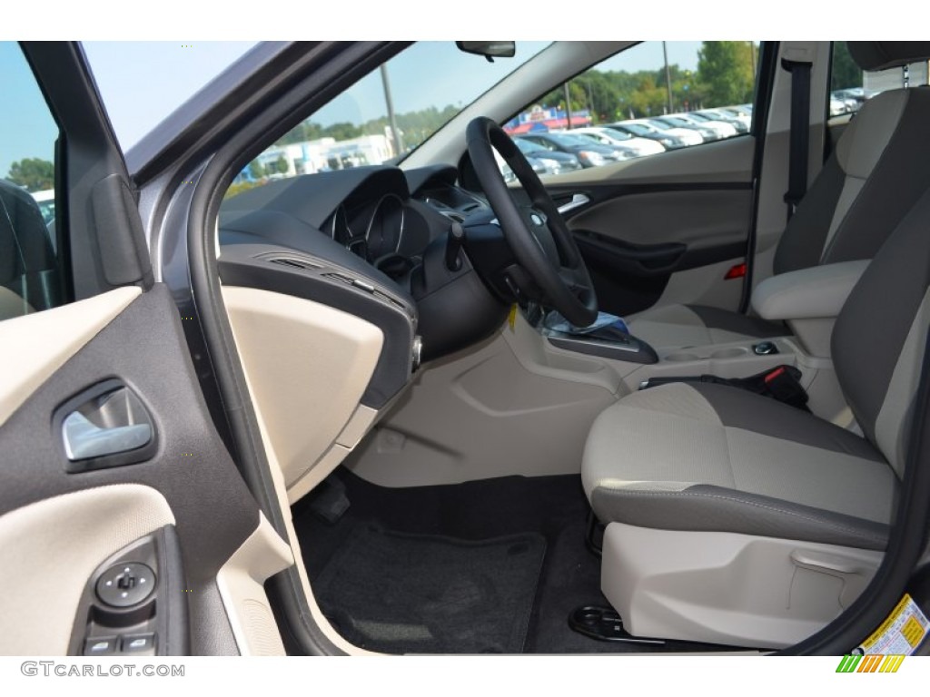 2014 Focus SE Sedan - Sterling Gray / Medium Light Stone photo #5