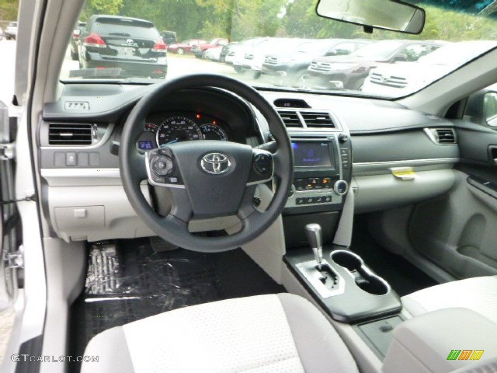 Ash Interior 2014 Toyota Camry LE Photo #85984704