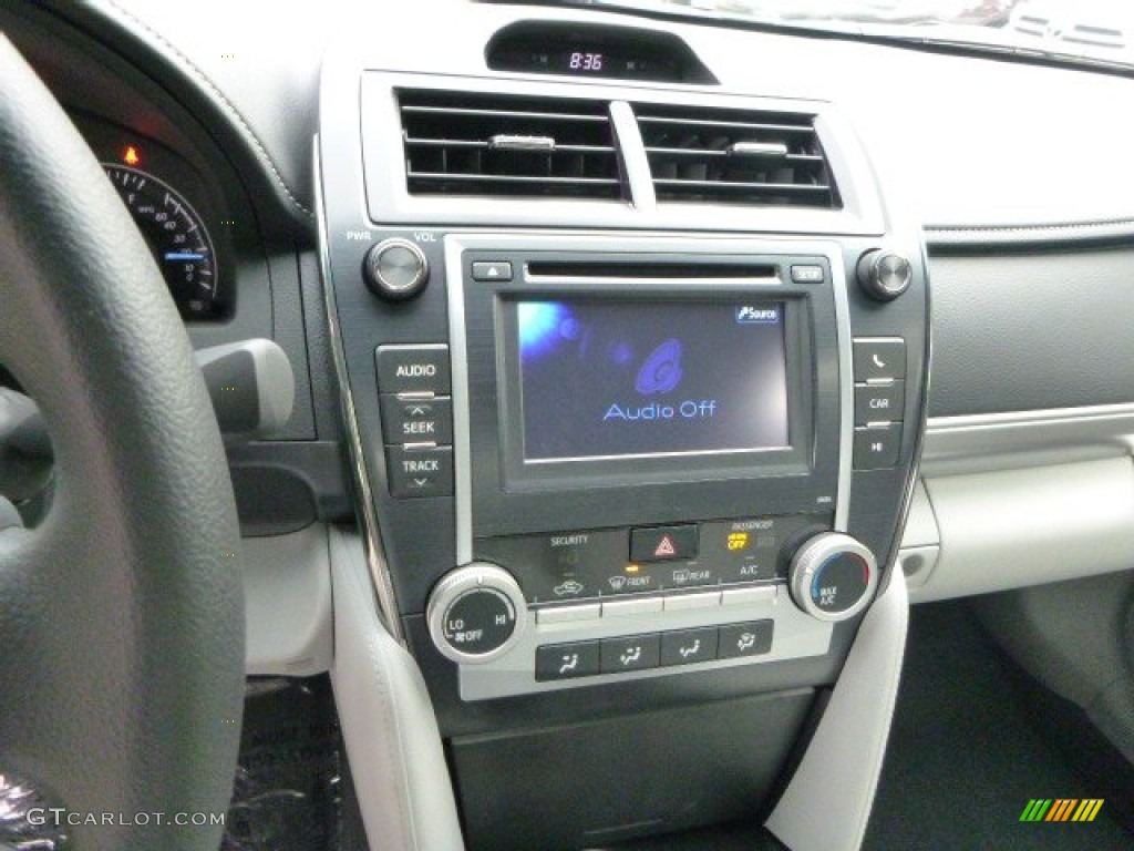 2014 Toyota Camry LE Controls Photo #85984839