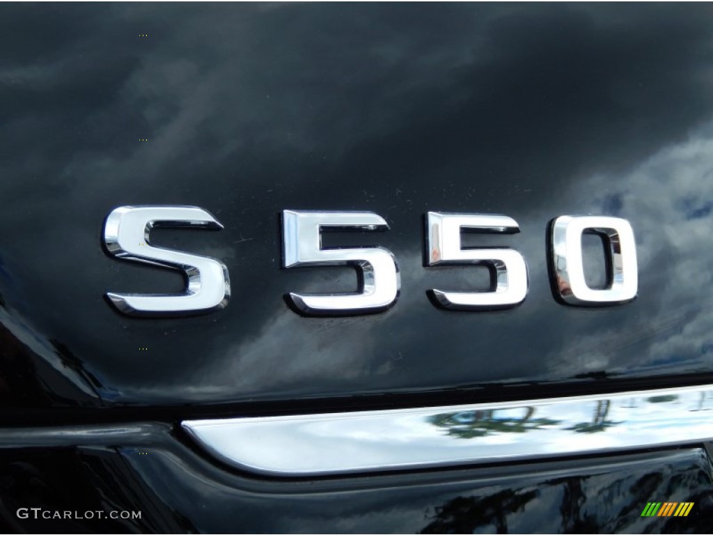 2011 Mercedes-Benz S 550 Sedan Marks and Logos Photos
