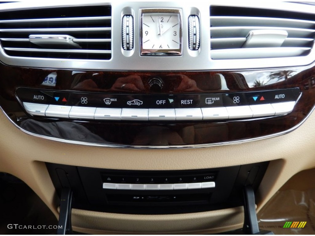 2011 Mercedes-Benz S 550 Sedan Controls Photo #85990938
