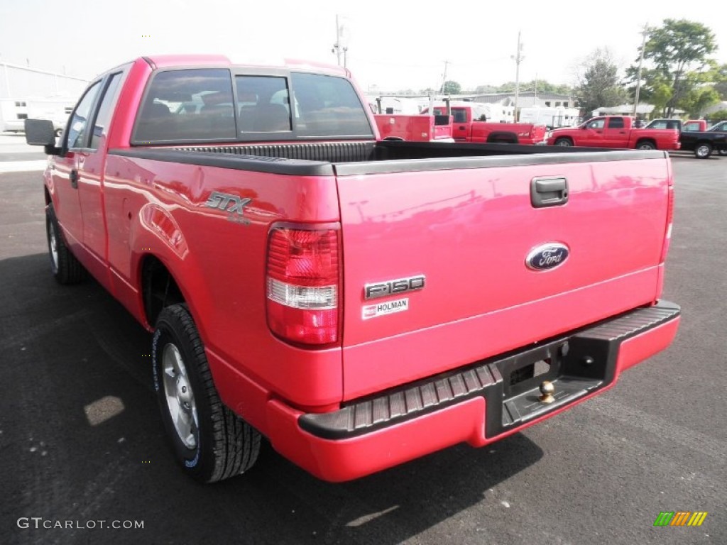 2007 F150 STX SuperCab 4x4 - Bright Red / Medium Flint photo #18