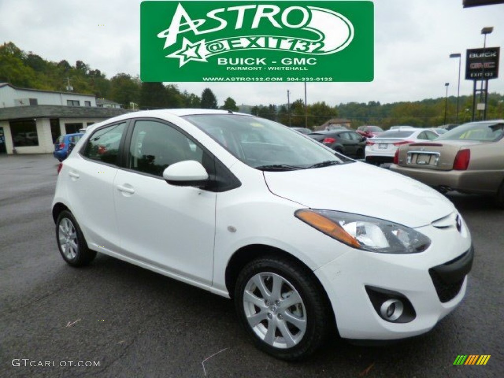 Crystal White Pearl Mica Mazda MAZDA2