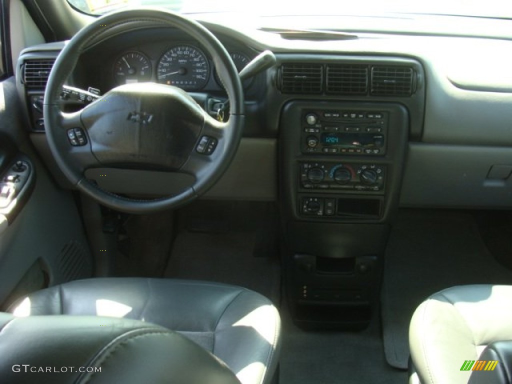 2003 Venture  - Black / Medium Gray photo #9