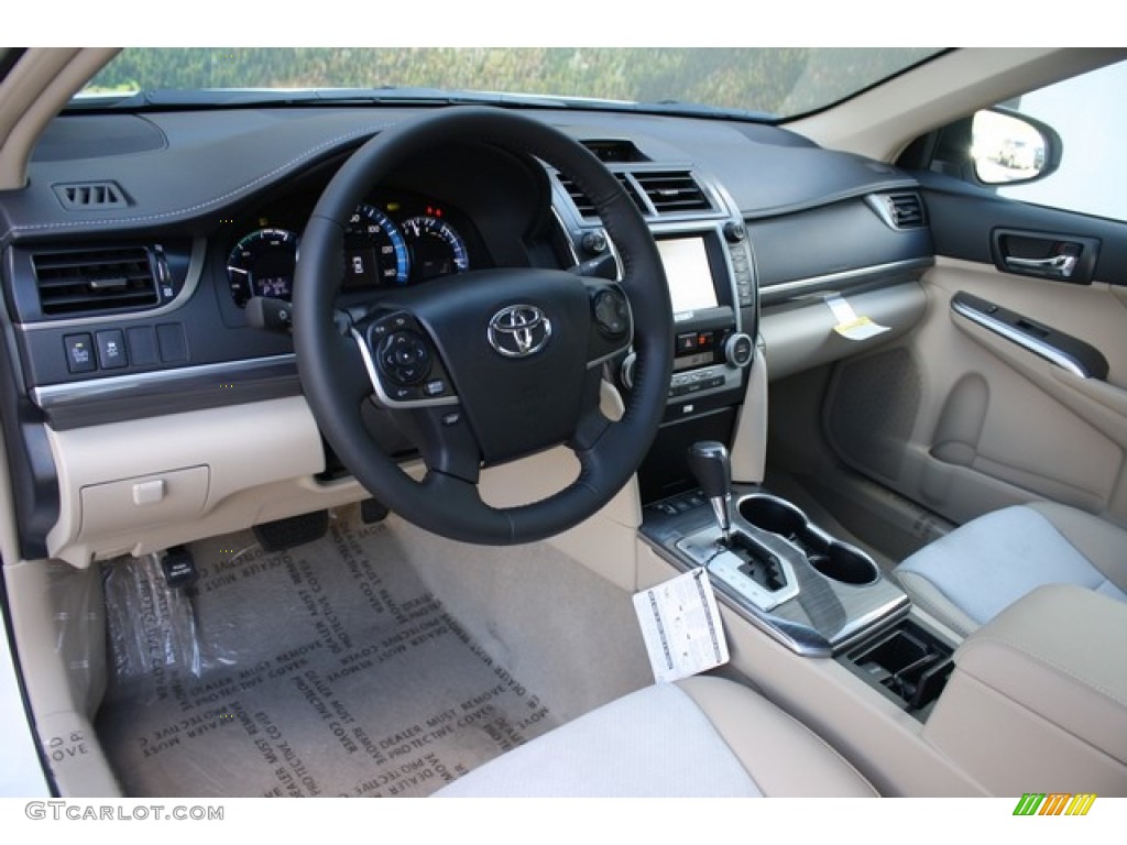 Ivory Interior 2014 Toyota Camry Hybrid XLE Photo #86003538