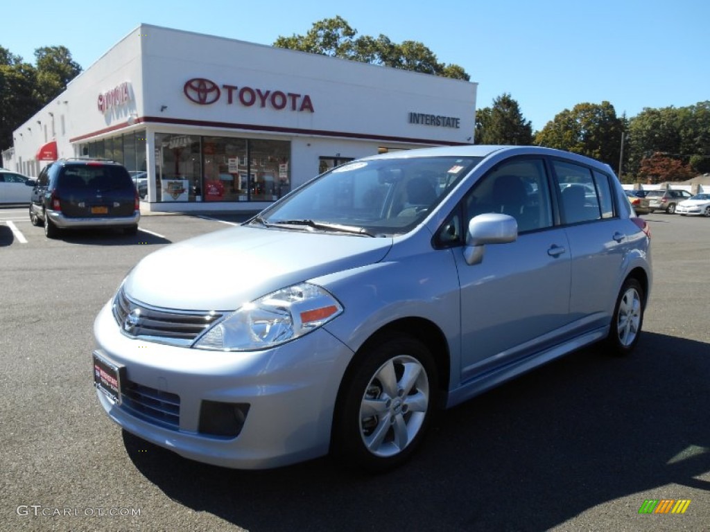 2012 Versa 1.8 SL Hatchback - Arctic Blue Metallic / Charcoal photo #1