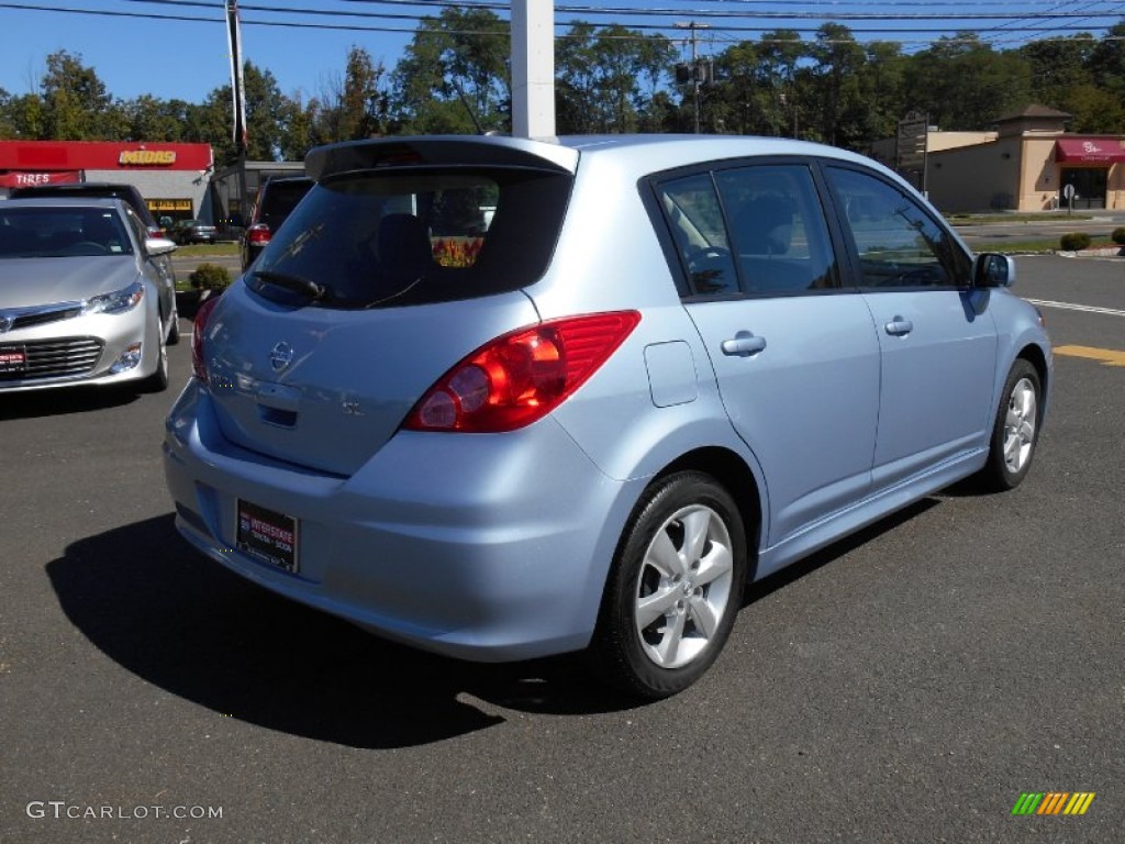 2012 Versa 1.8 SL Hatchback - Arctic Blue Metallic / Charcoal photo #4