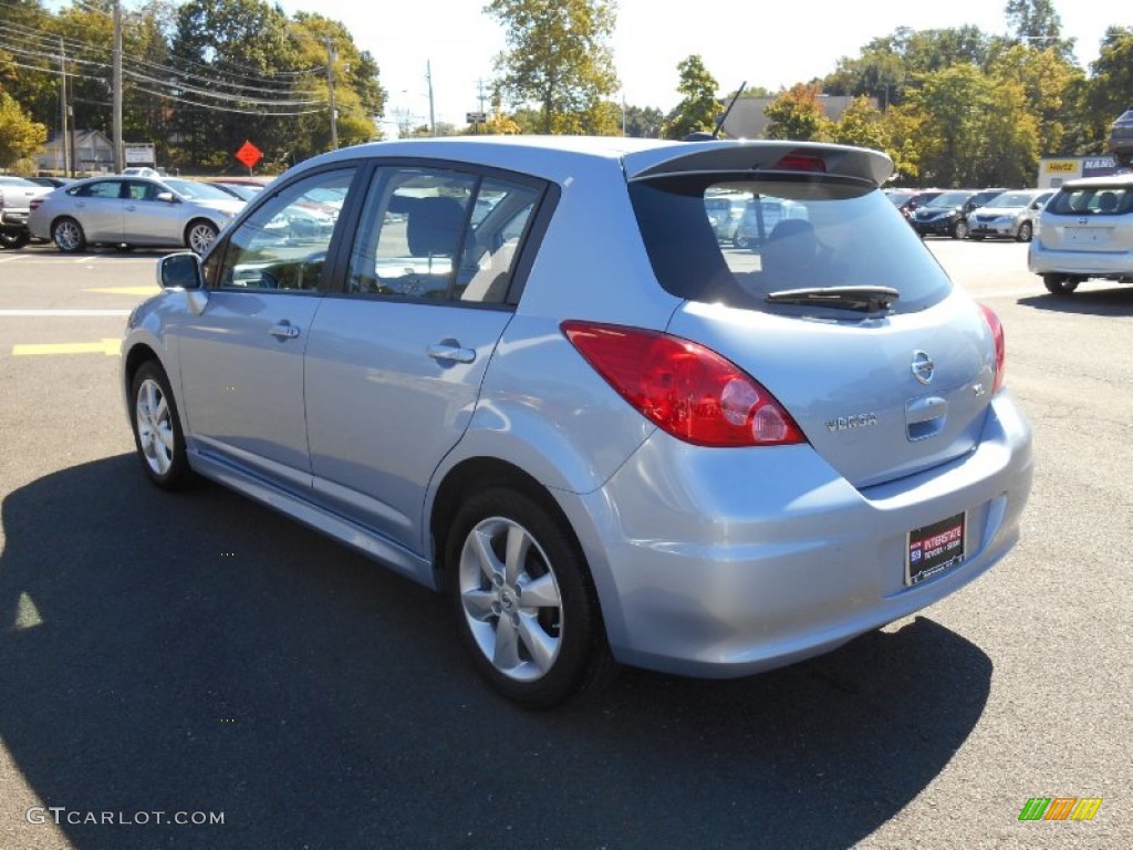 2012 Versa 1.8 SL Hatchback - Arctic Blue Metallic / Charcoal photo #6