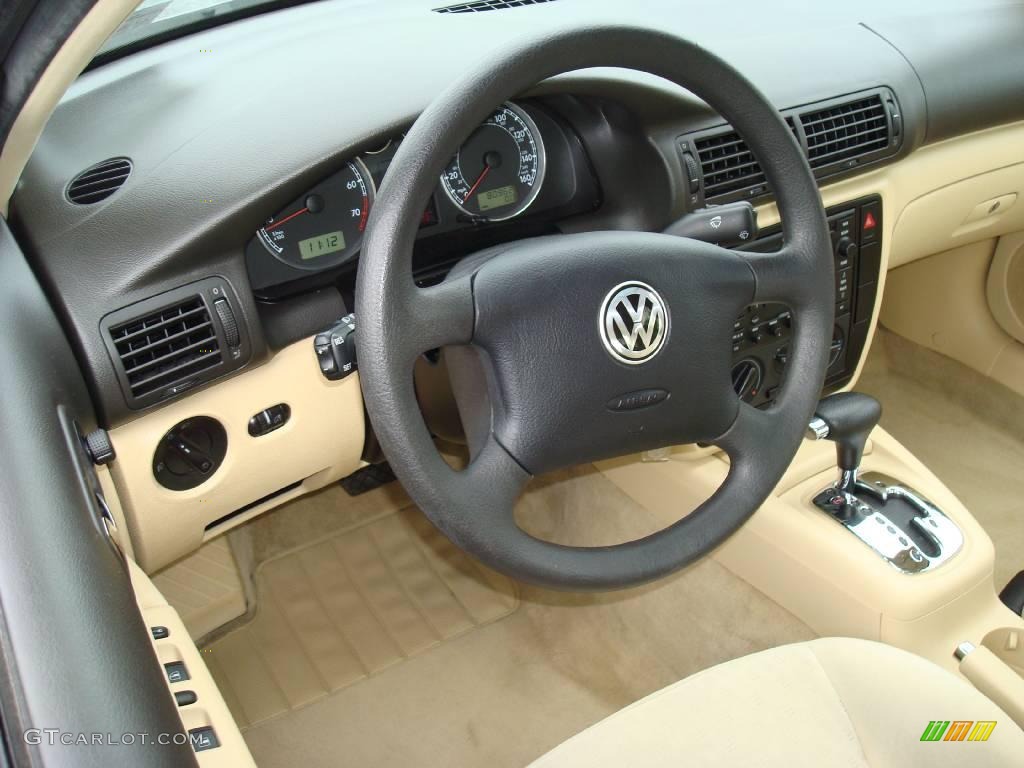 2003 Volkswagen Passat GLS Sedan Beige Steering Wheel Photo #8600979