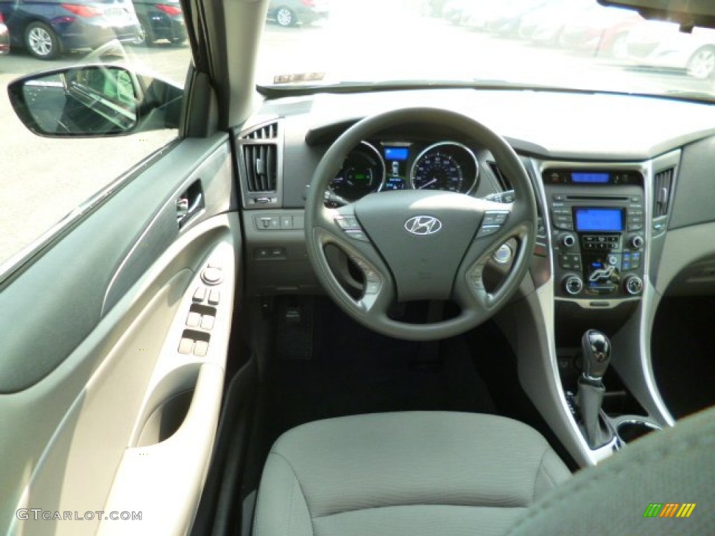 2013 Sonata Hybrid Limited - Black Onyx Pearl / Gray photo #13