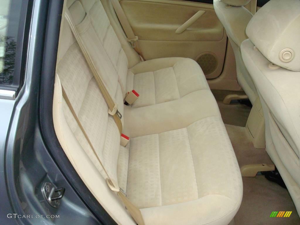 2003 Volkswagen Passat GLS Sedan Rear Seat Photos