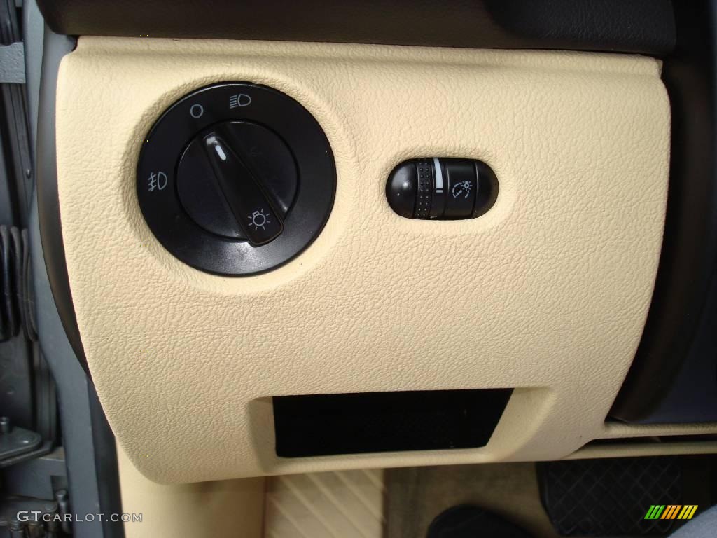 2003 Volkswagen Passat GLS Sedan Controls Photo #8601074