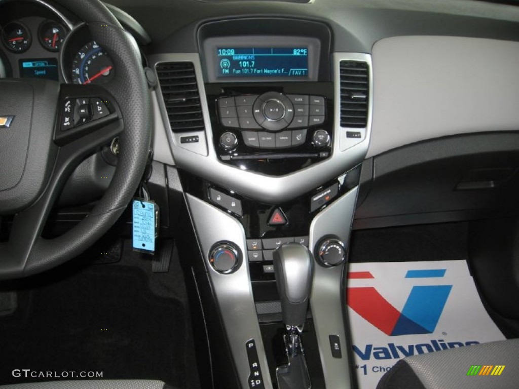 2014 Cruze LS - Red Hot / Jet Black/Medium Titanium photo #5