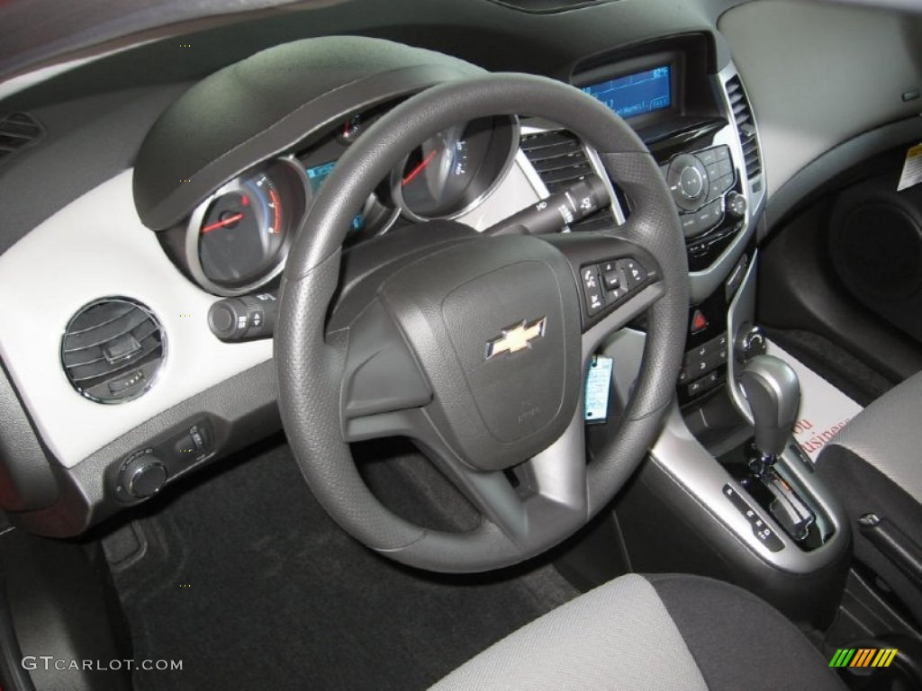 2014 Cruze LS - Red Hot / Jet Black/Medium Titanium photo #6