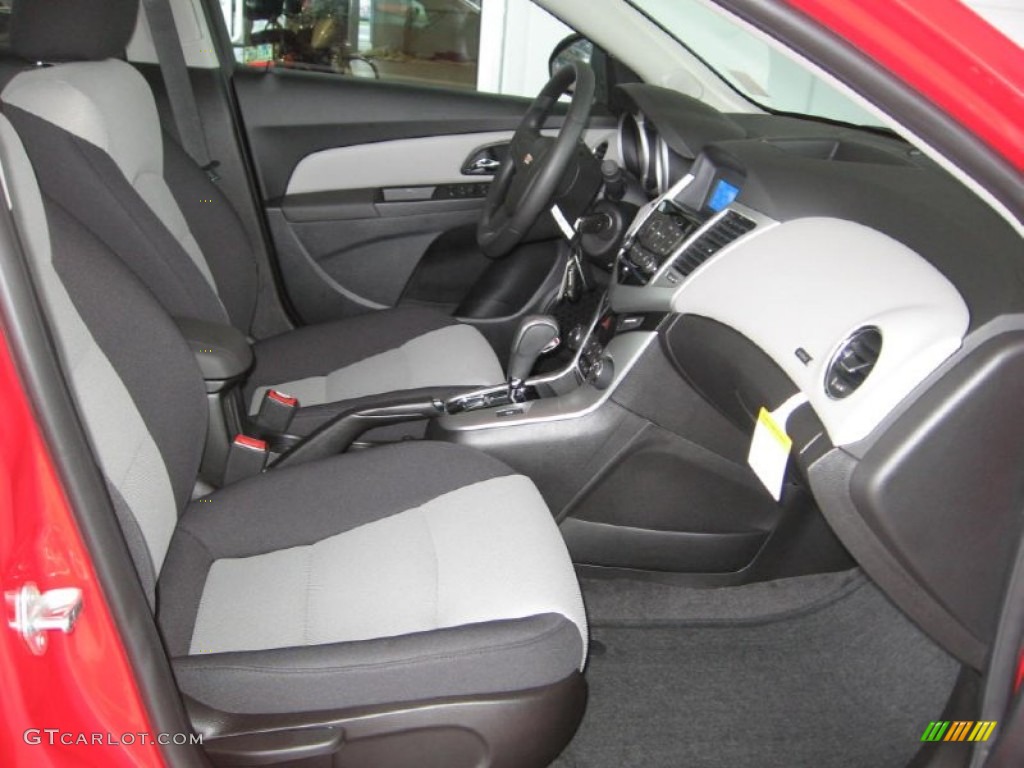 2014 Cruze LS - Red Hot / Jet Black/Medium Titanium photo #9