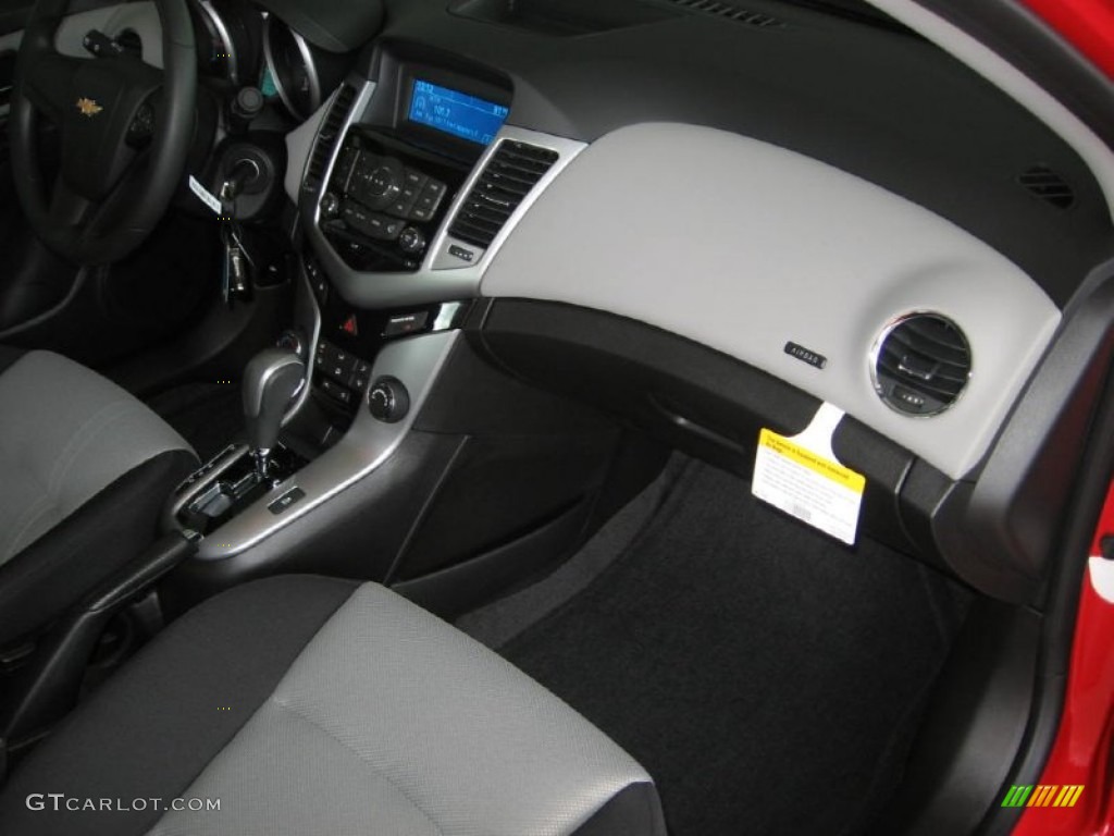 2014 Cruze LS - Red Hot / Jet Black/Medium Titanium photo #11