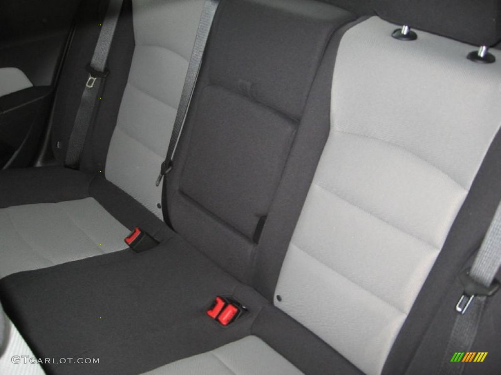 2014 Cruze LS - Red Hot / Jet Black/Medium Titanium photo #12