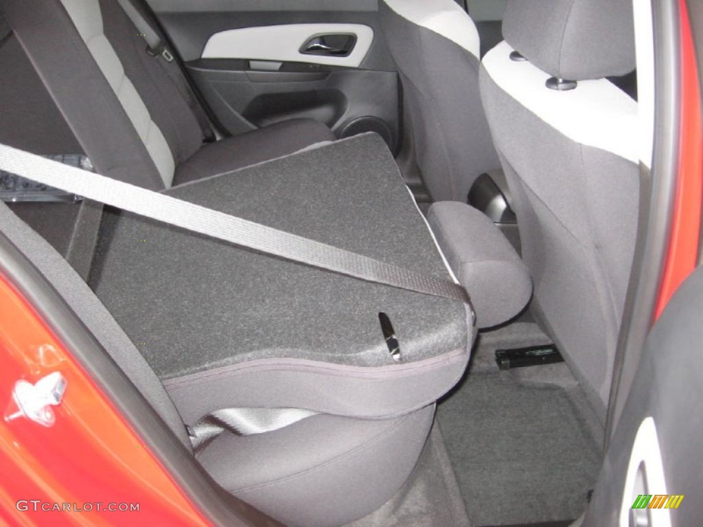 2014 Cruze LS - Red Hot / Jet Black/Medium Titanium photo #14