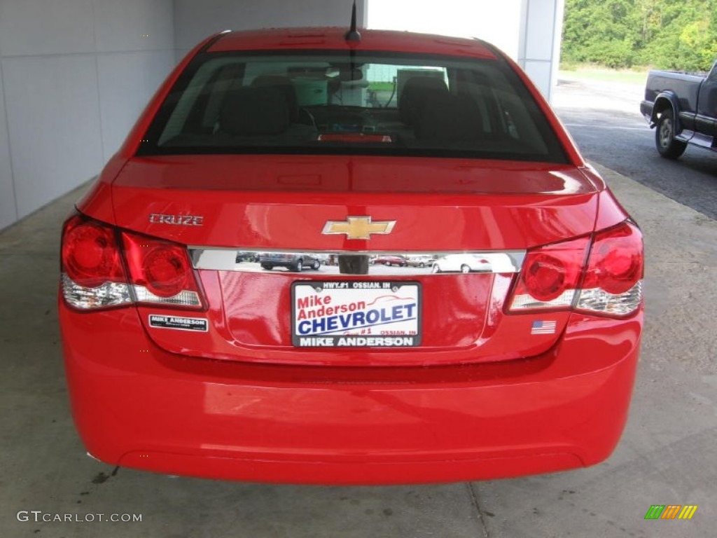 2014 Cruze LS - Red Hot / Jet Black/Medium Titanium photo #16
