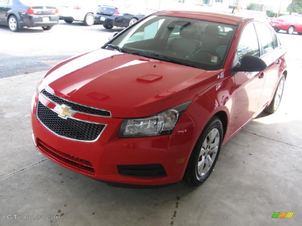 2014 Cruze LS - Red Hot / Jet Black/Medium Titanium photo #19