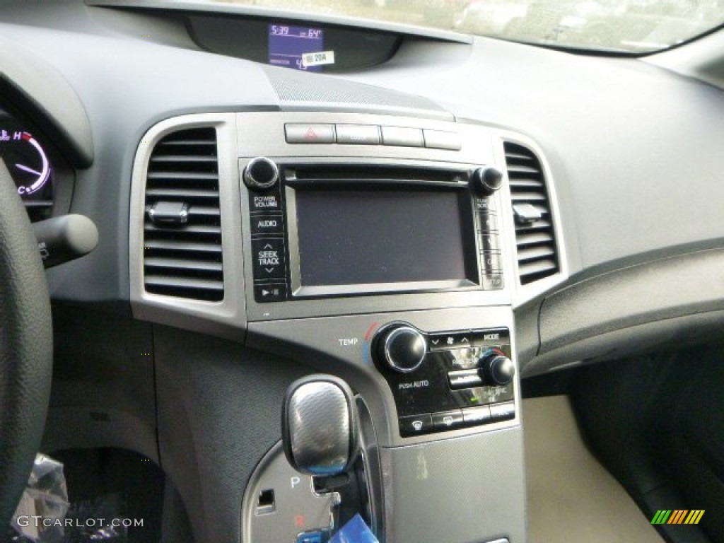 2014 Toyota Venza LE AWD Controls Photos