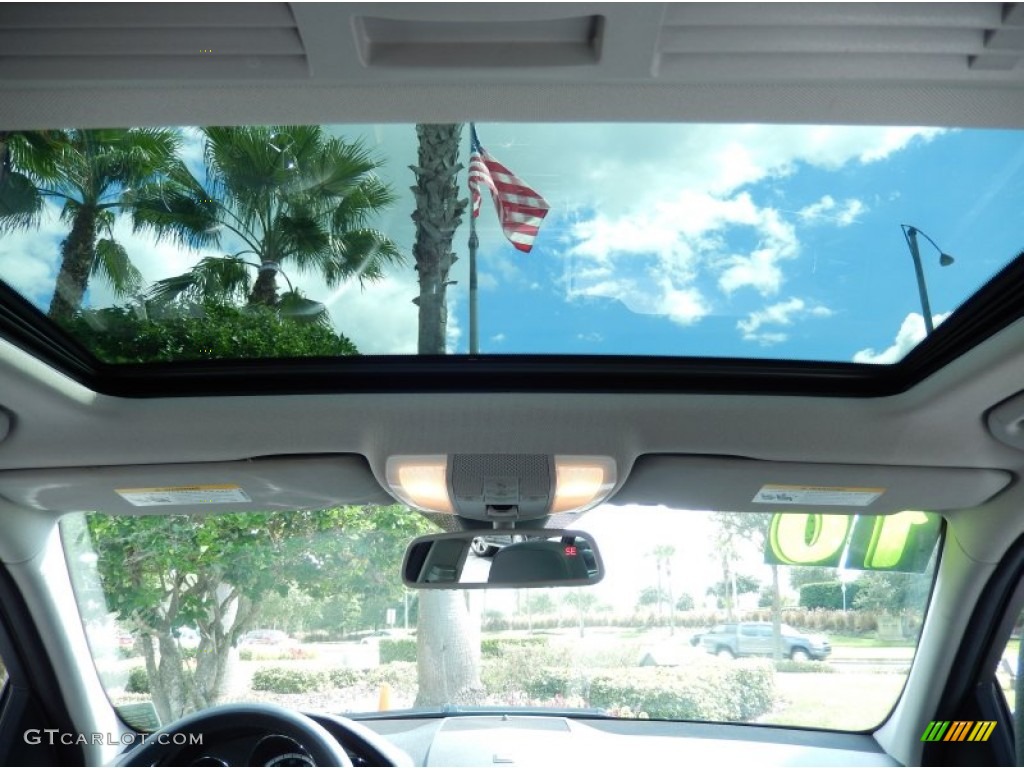 2010 Mercedes-Benz C 300 Luxury Sunroof Photos