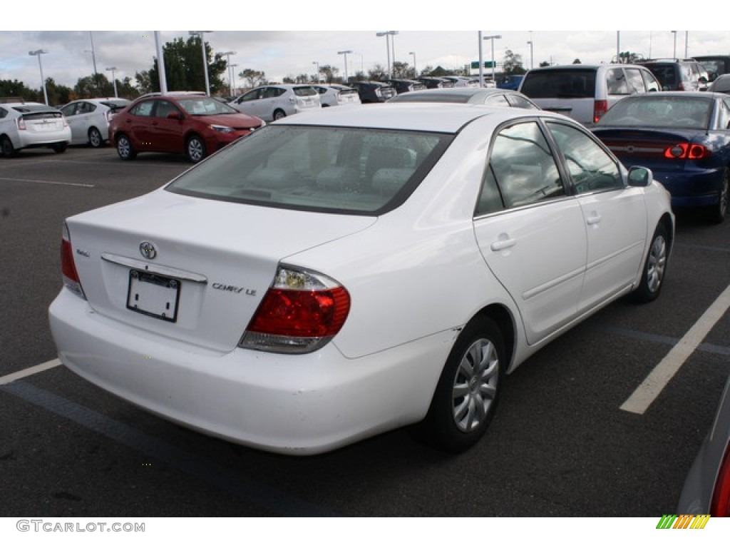 2006 Camry LE - Super White / Beige photo #2