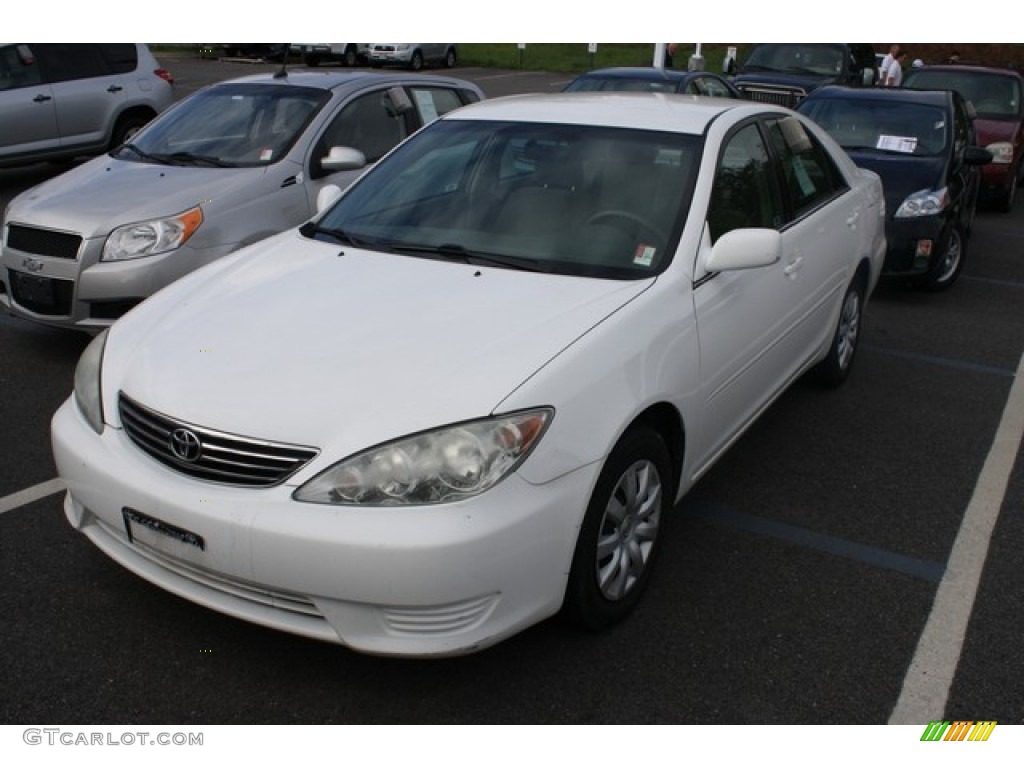 2006 Camry LE - Super White / Beige photo #4