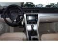 Candy White - Passat 2.5L SE Photo No. 15