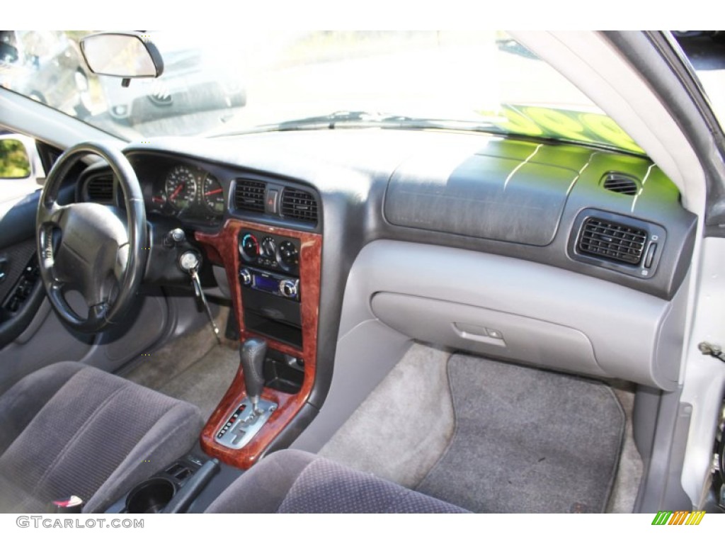 2004 Legacy L Sedan - Silver Stone Metallic / Gray Moquette photo #9