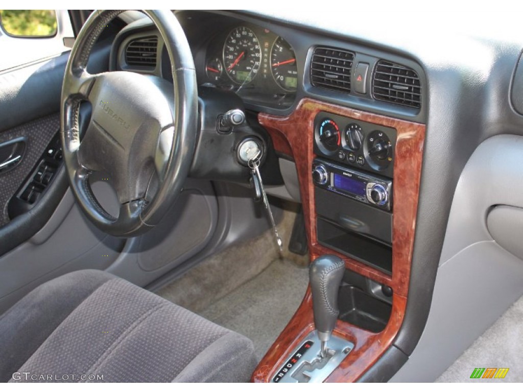 2004 Legacy L Sedan - Silver Stone Metallic / Gray Moquette photo #15