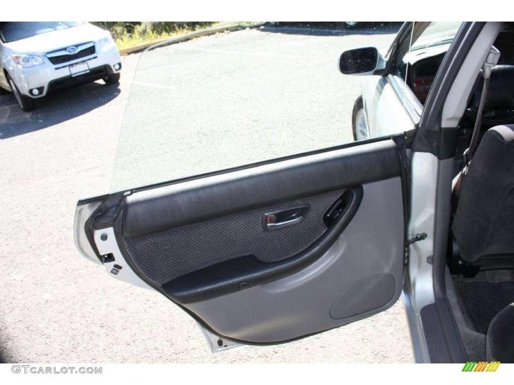 2004 Legacy L Sedan - Silver Stone Metallic / Gray Moquette photo #17