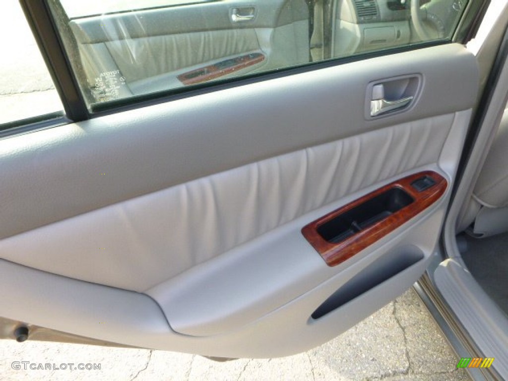 2005 Toyota Camry XLE V6 Taupe Door Panel Photo #86031337