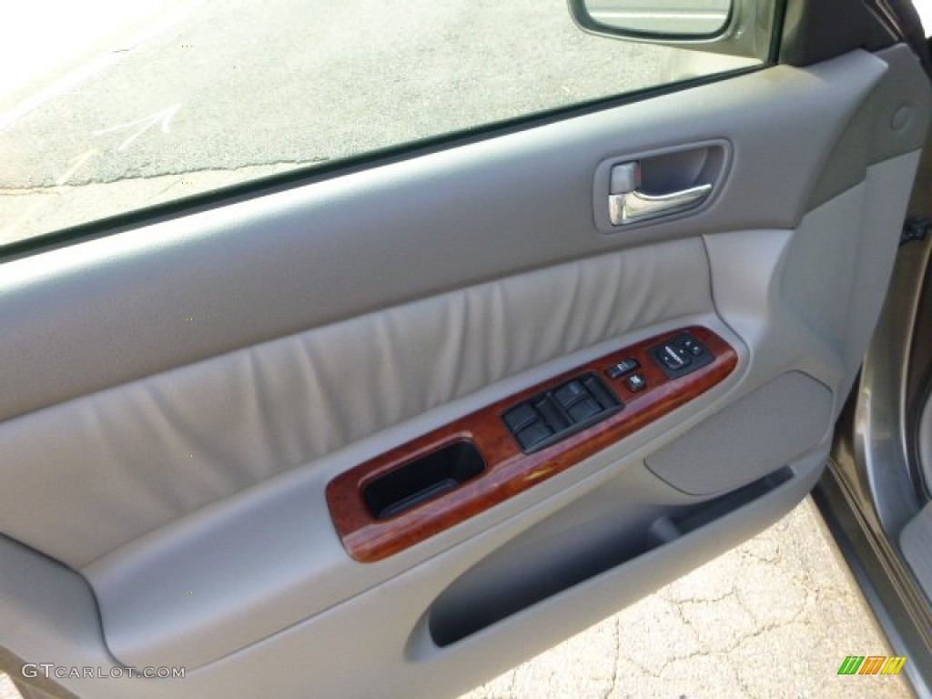 2005 Toyota Camry XLE V6 Door Panel Photos
