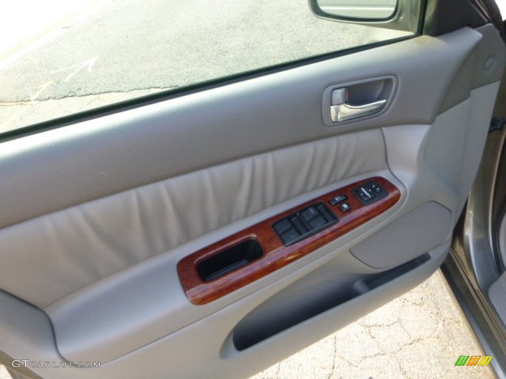 2005 Toyota Camry XLE V6 Taupe Door Panel Photo #86031364