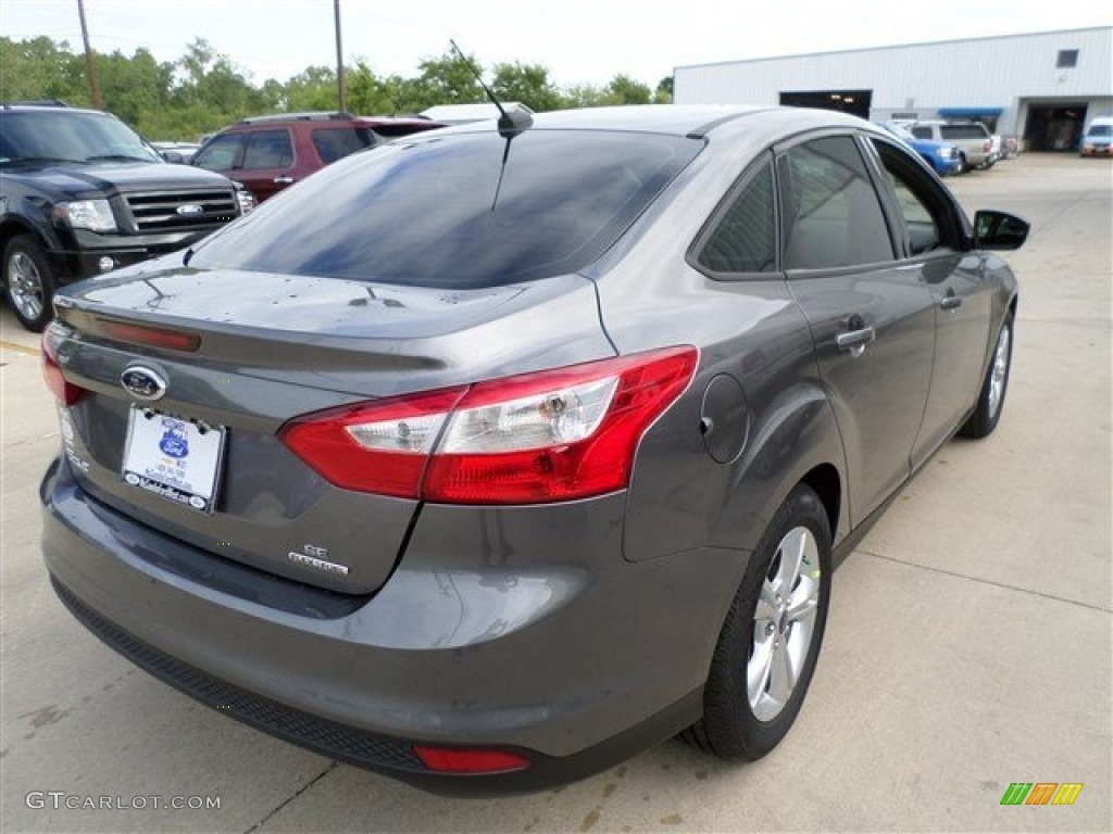 2014 Focus SE Sedan - Sterling Gray / Charcoal Black photo #5