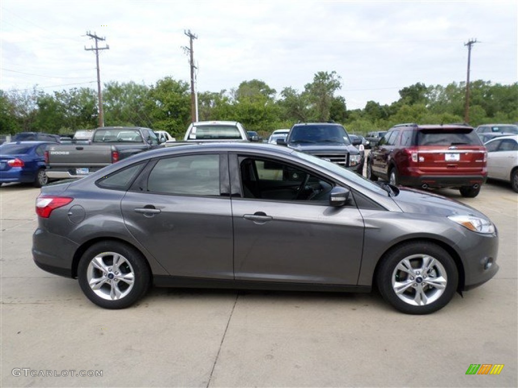 2014 Focus SE Sedan - Sterling Gray / Charcoal Black photo #6