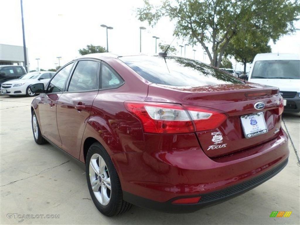 2014 Focus SE Sedan - Ruby Red / Medium Light Stone photo #3