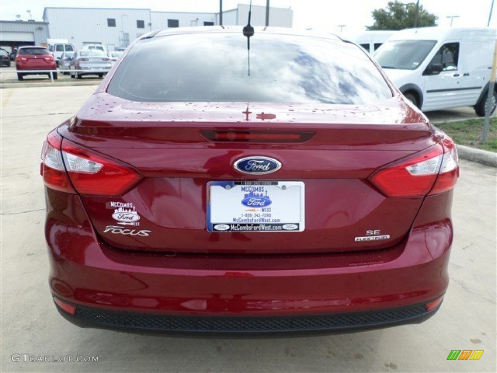 2014 Focus SE Sedan - Ruby Red / Medium Light Stone photo #4